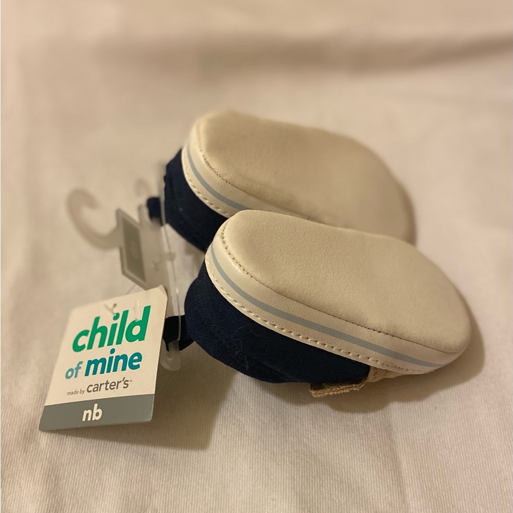 brand NEW carters NEWBORN baby BOOTIES 💙🫄🧸 - Picture 2 of 5